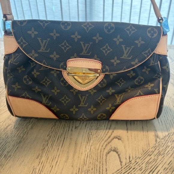 Louis Vuitton - Picture 7 of 10